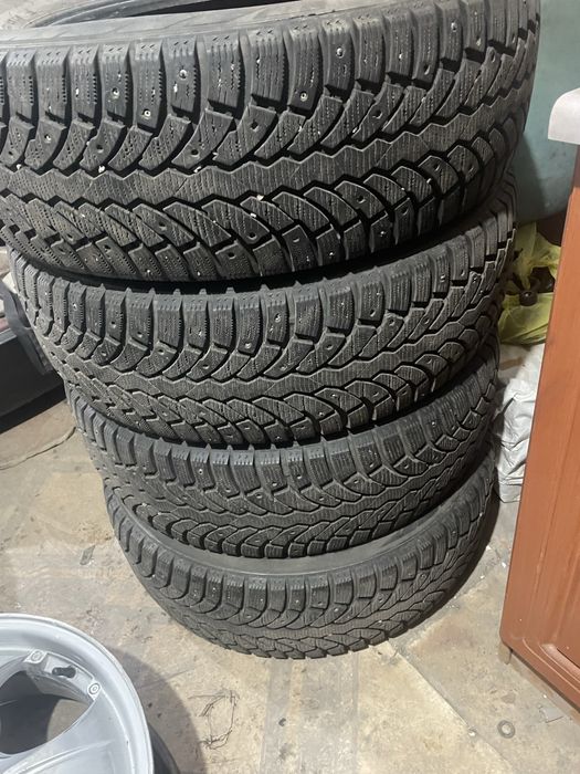 Продам резину на 17