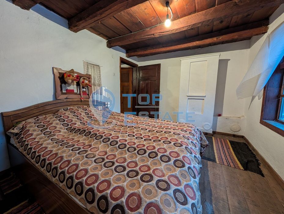 Двуетажна автентична къща в село Кисьовци, област Велико Търново