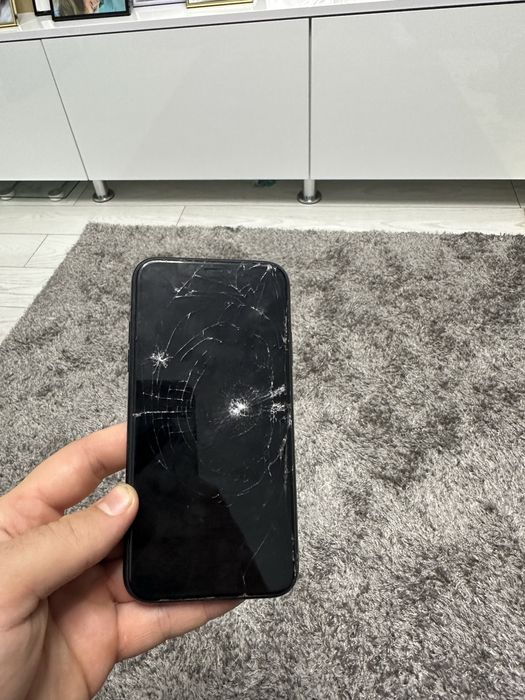 Vand iphone XR pentru piese