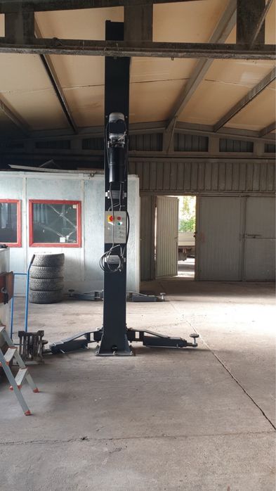 Продавам 2 подемника (крикове / автоподемници)