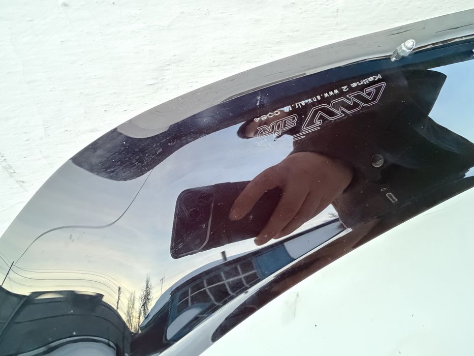 Капот на Гранту