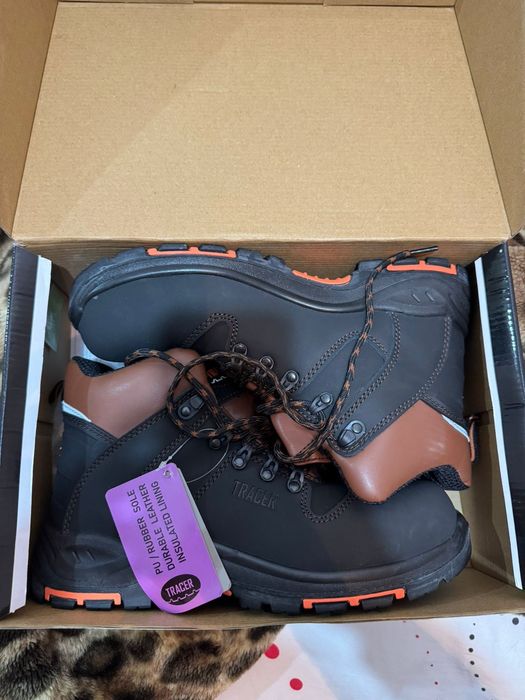 Продам ботинку новую