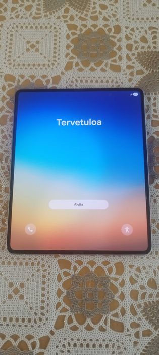 Продавам телефон samsung z fold 3