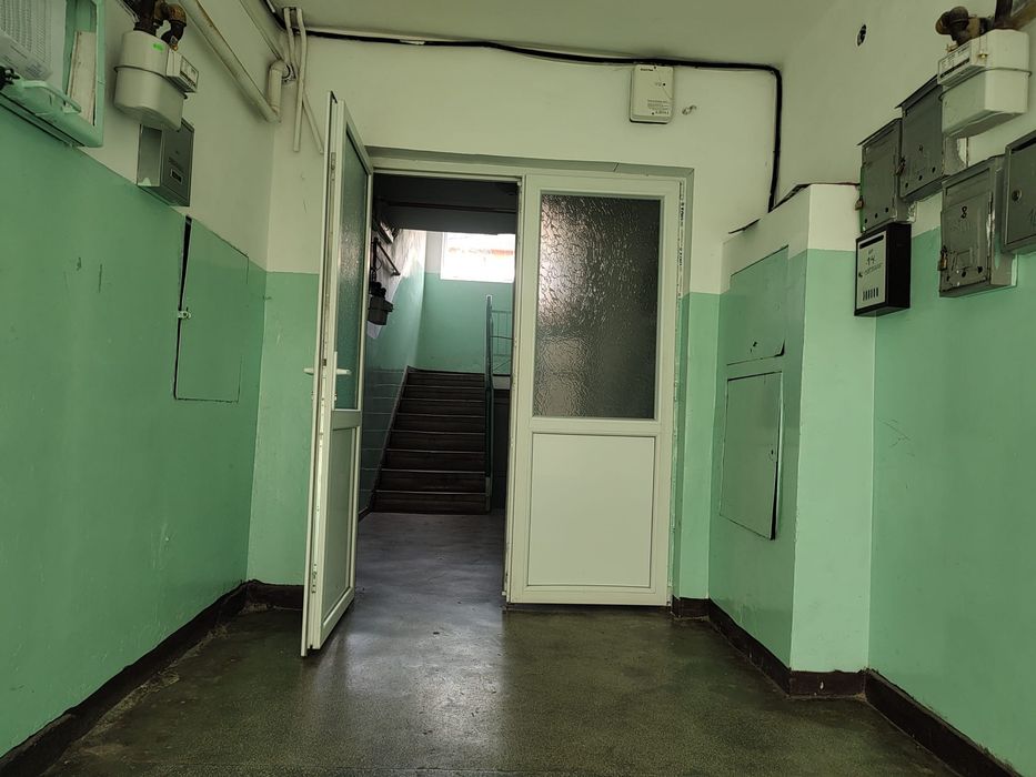 Inchiriez apartament ,in micro 9