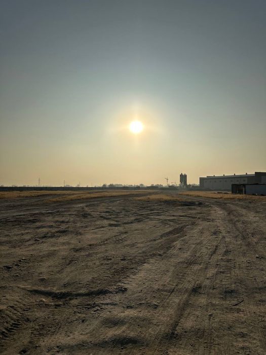 Продаетс пром.зона вдоль дороги!