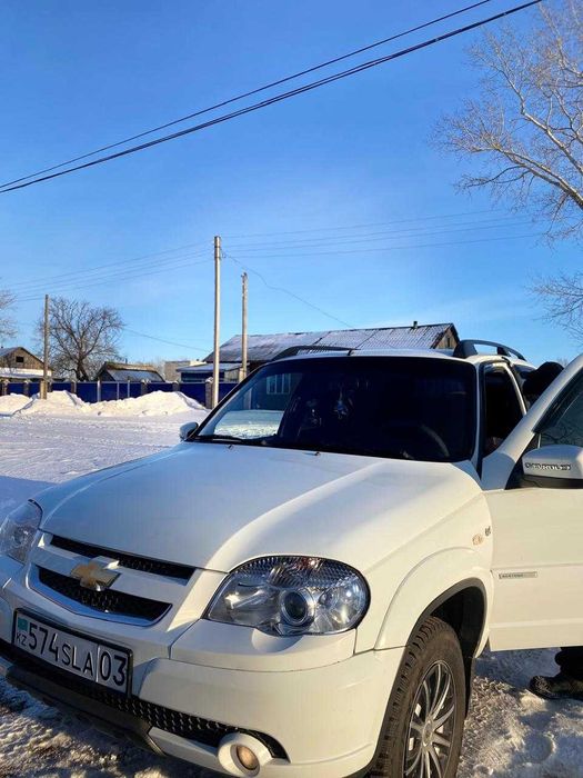 Машина нива шевролет.