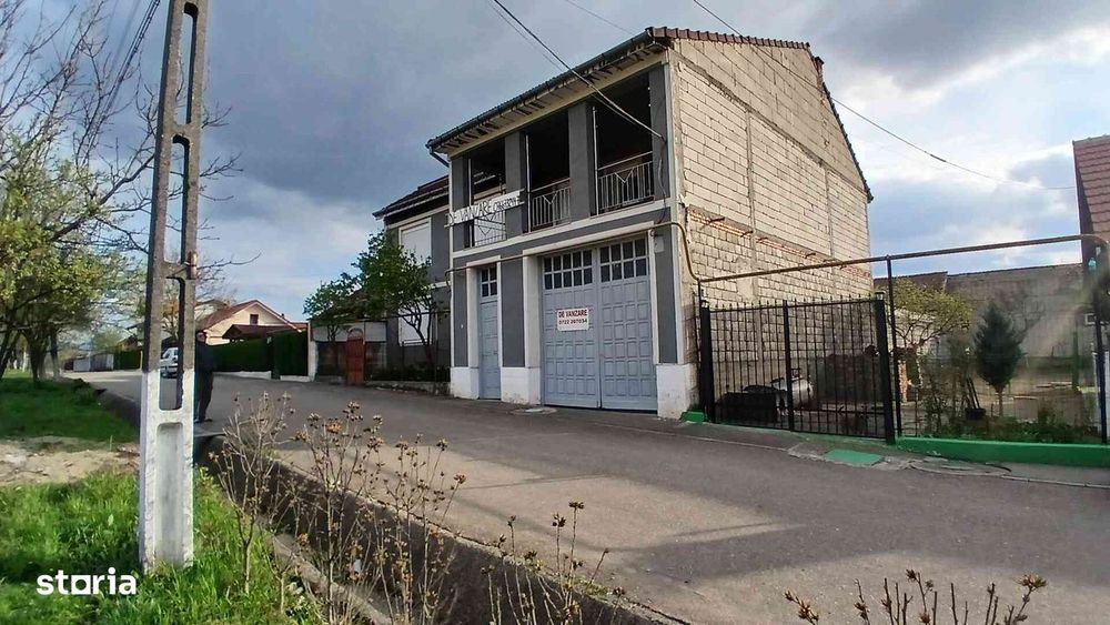 Casa cu 8 camere și anexă locuibilă de 57 mp