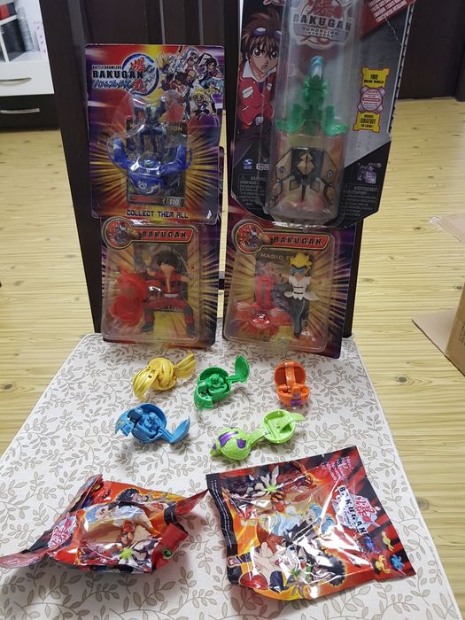Bakugani diferite marimi și arena Bakugan