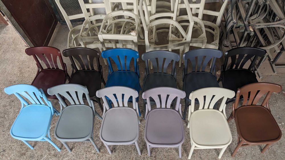 Vand scaune curbate din lemn masiv