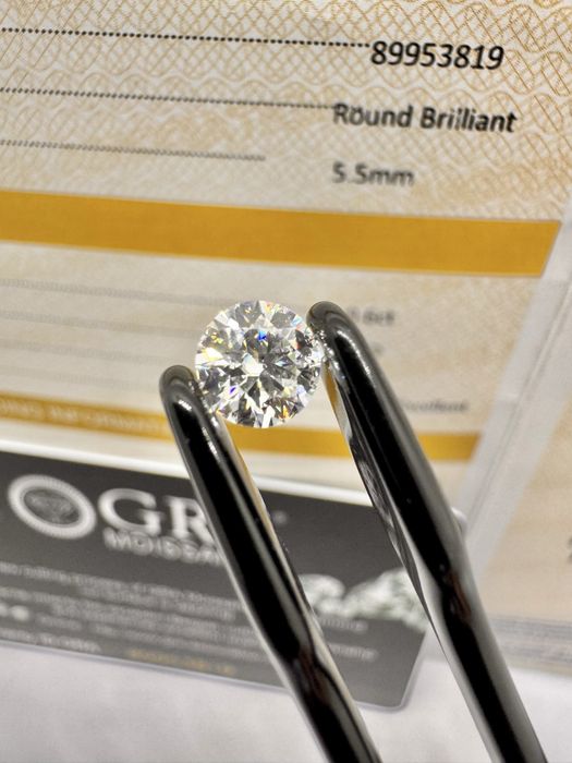 Диамант 0.6 карата, мойсанит за бижу и подарък