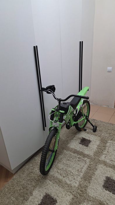 Велосипед зеленого цвета
