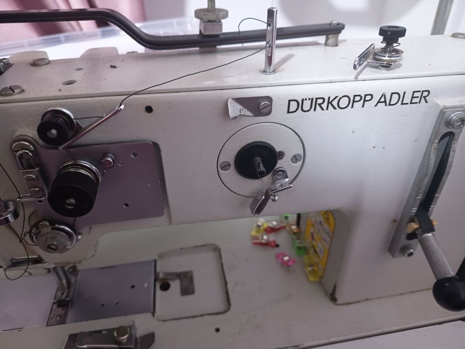 Vând mașina cusut triplu transport