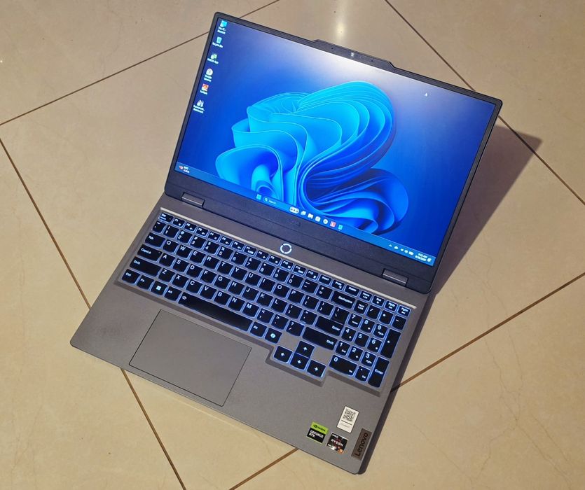 Laptop gaming Lenovo LOQ Ryzen 5 7235HS 24GB RAM DDR5 RTX 3050 6GB 144Hz