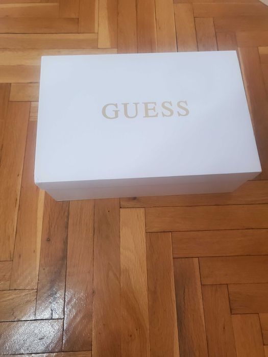 Спортно-елегантни обувки Guess 42 номер