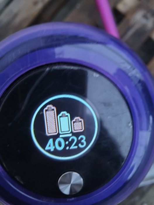 Vând aspirator dyson v11