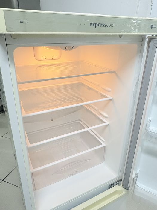 Продам холодильник