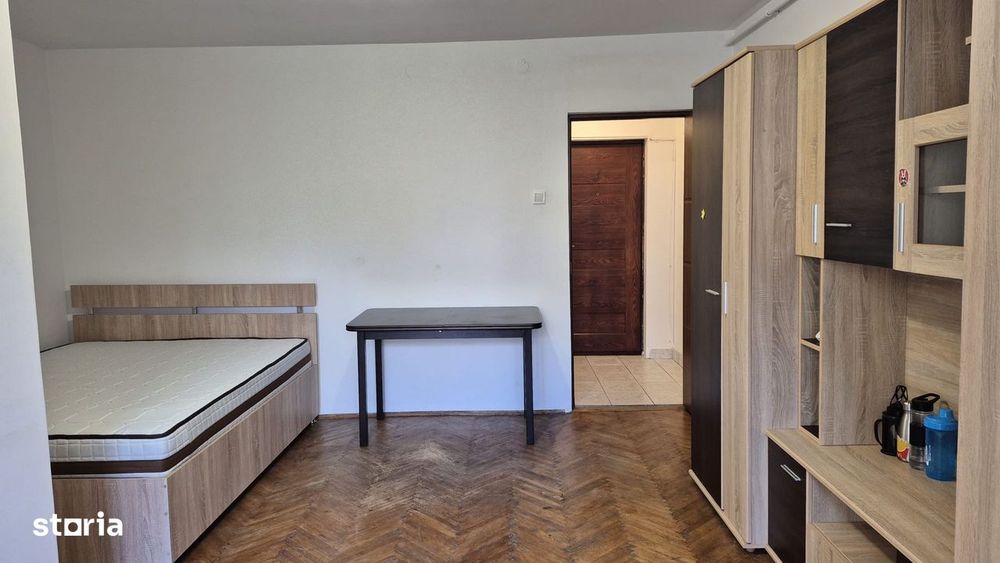 Bd. Bucuresti garsoniera de inchiriat etaj 2 mobilata si utilata