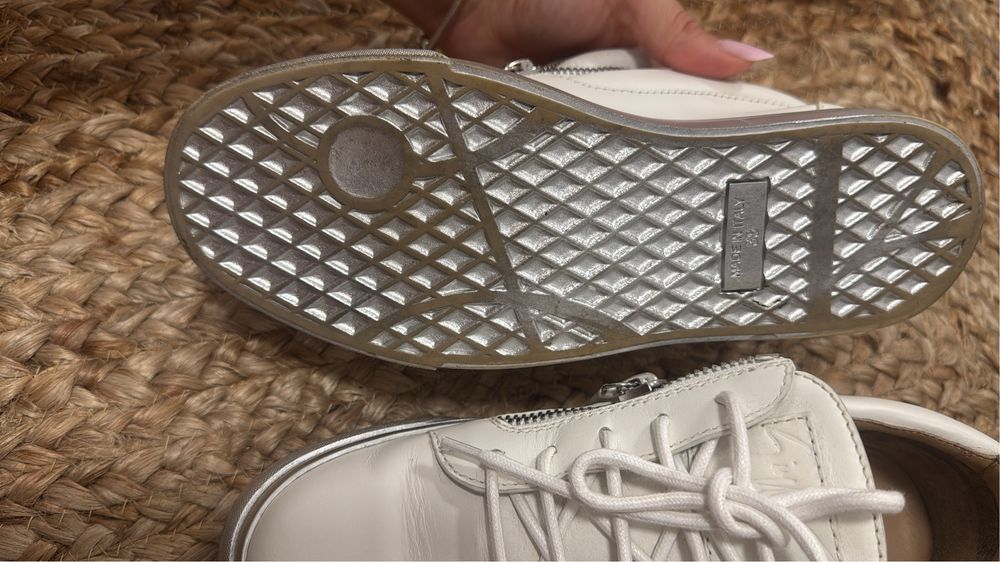 Adidasi superbi si comozi