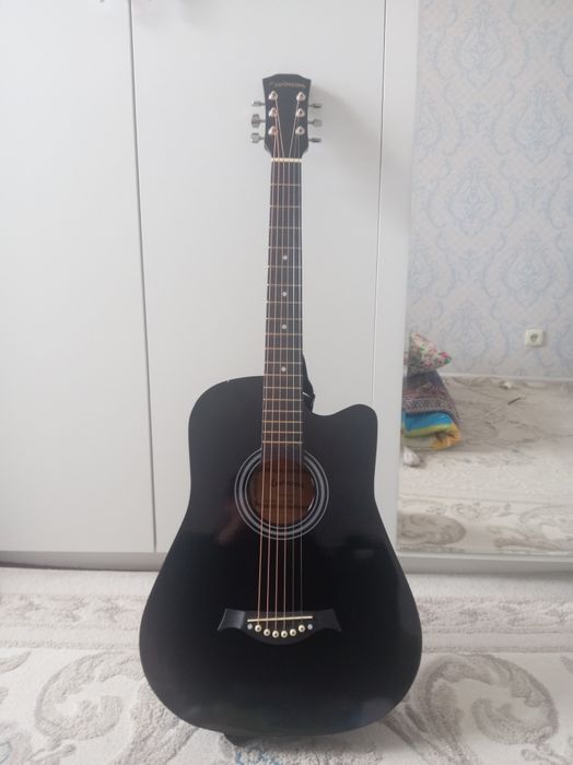 Акустическая гитара