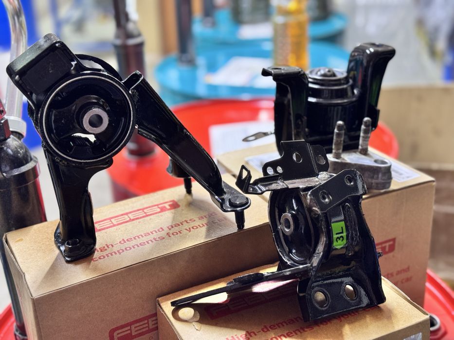 Toyota avensis подушки двигателя