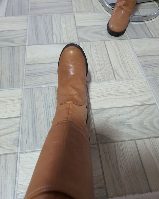 Cizme lungi din piele naturala, comode si practice;