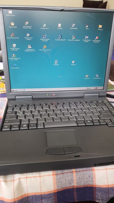 Ретро лаптоп HighPaq