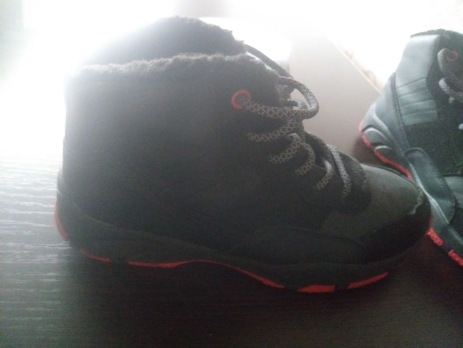 Продам зимние кроссовки (36 размер)