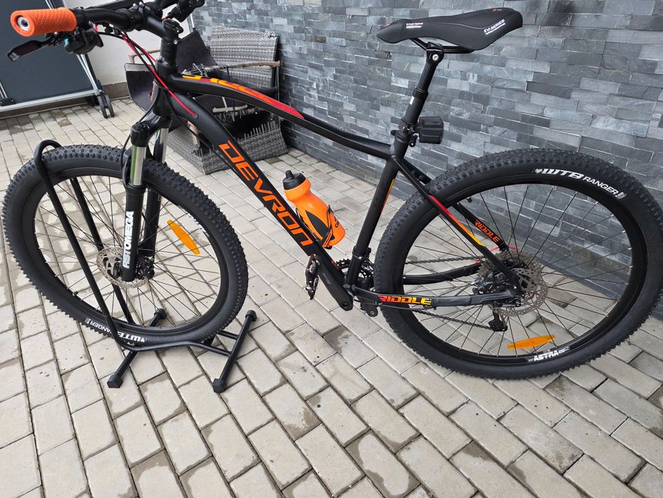 Vand  bicicleta  mountaine bike Devron, ca noua in garantie .(Variante)