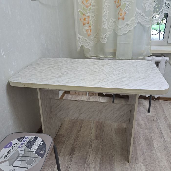 Продам Кухонный стол