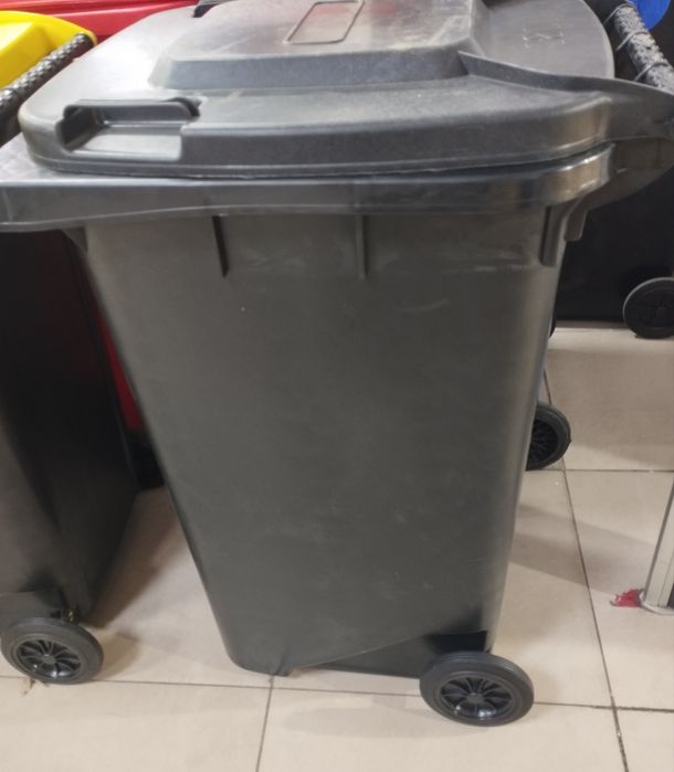 Мусорный контейнер