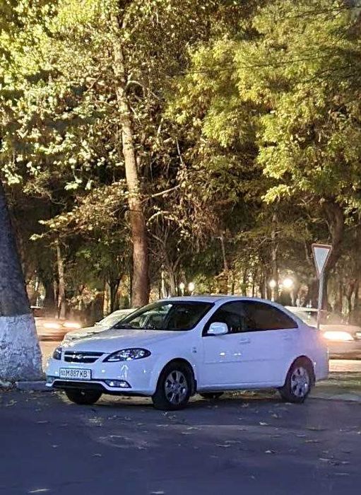 Gentra sotiladi! Продам свою машину Gentra (Гентра) с пробегом 35.000