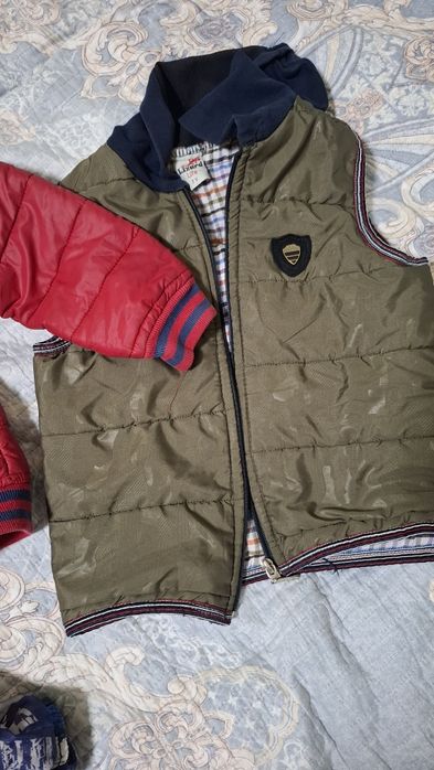 Продам куртки и жилетку
