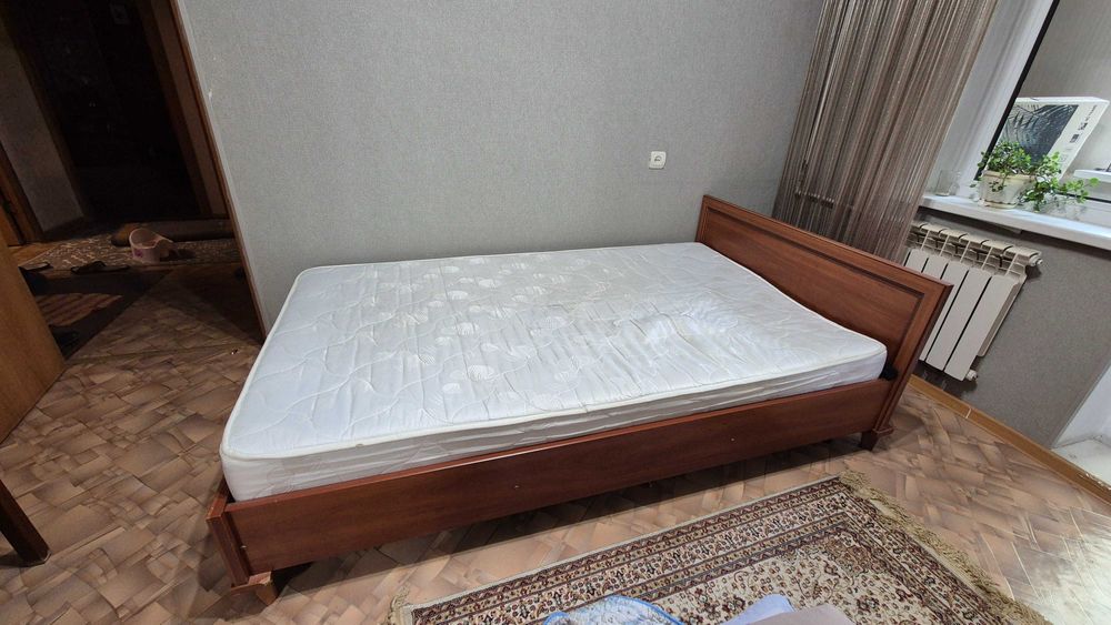 Продам кровать полуторку