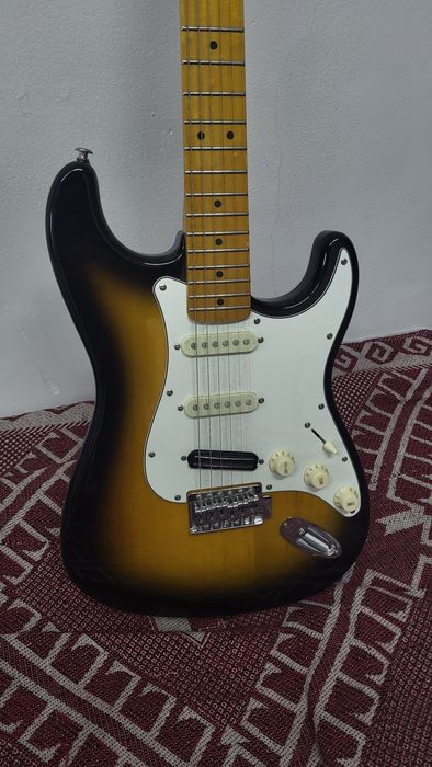 Продам электрогитару стратокастер