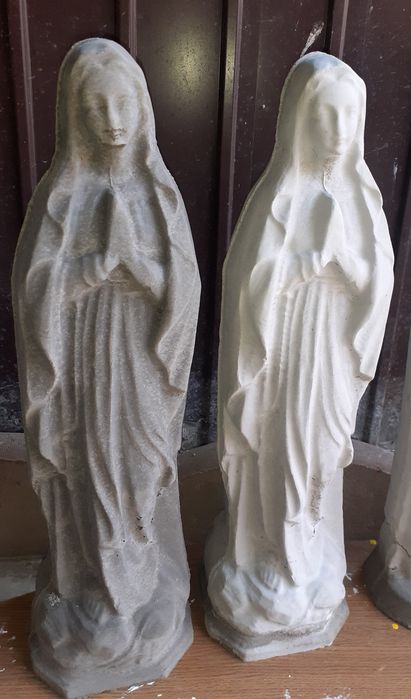 Statuete de vanzare