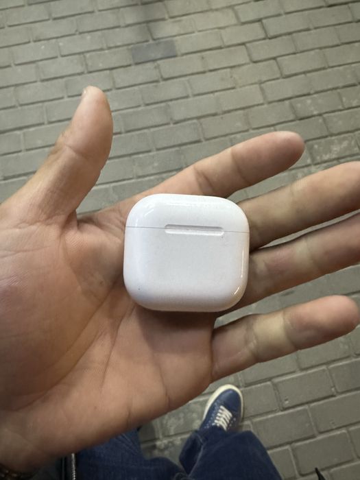 Продам AirPods 4