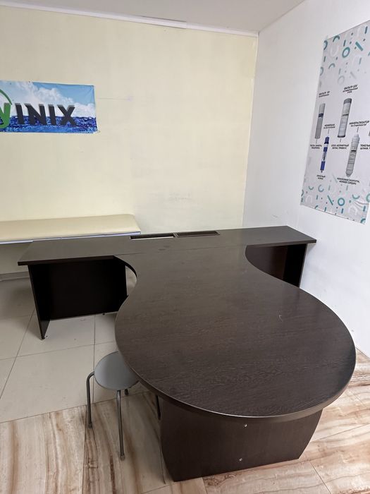 Большой офисный стол