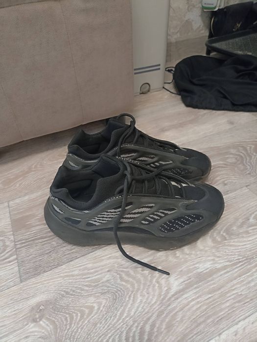 Продам кроссовки