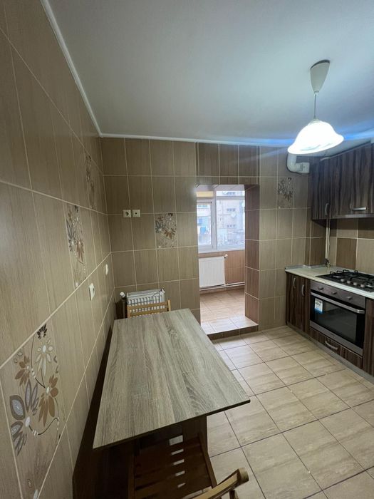 Închiriez apartament  2 camere,zona Buzaului, decomandat, etaj 1