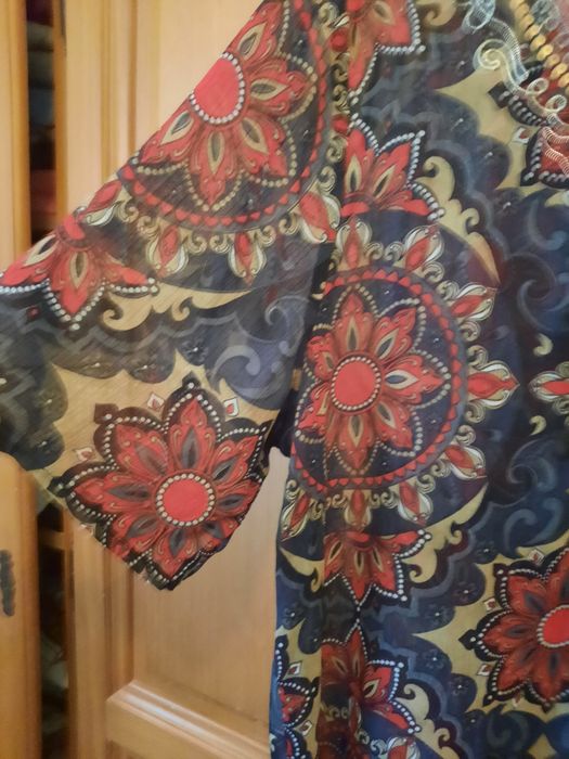 Minunata bluza cu paiete și fir argintiu mărimea XL