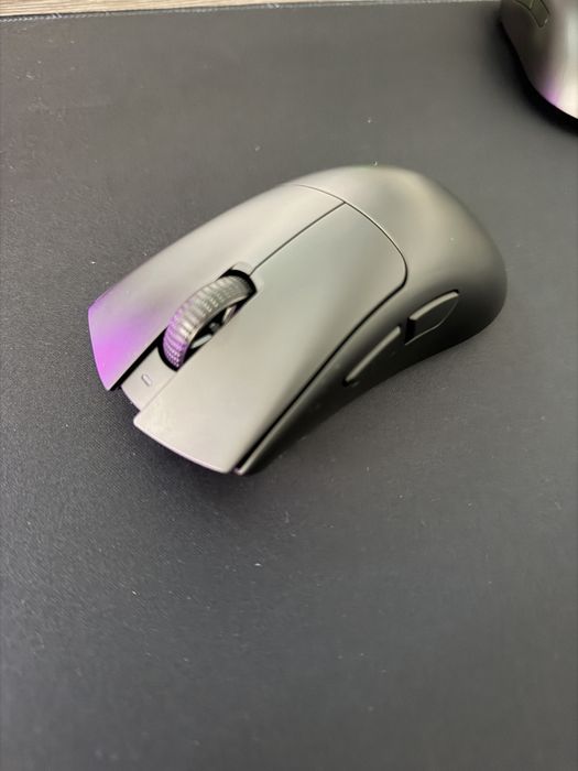Продам игровую мышь Razer deathadder v4 pro