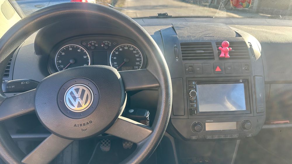 Vând Volkswagen Polo