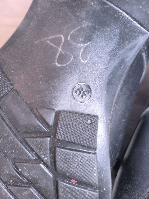 Продаю   ботинки