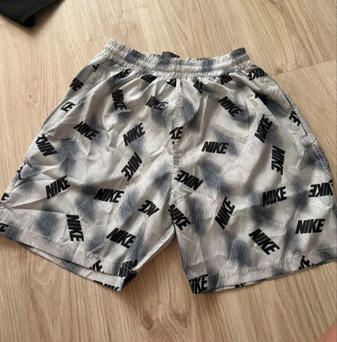 Бански Nike, Prada