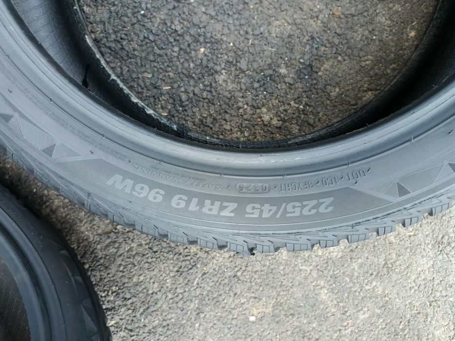 225.45.19 Khumo All Season Second-hand