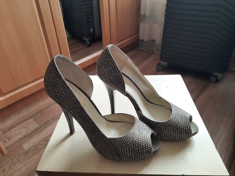 Туфли женские на каблуке