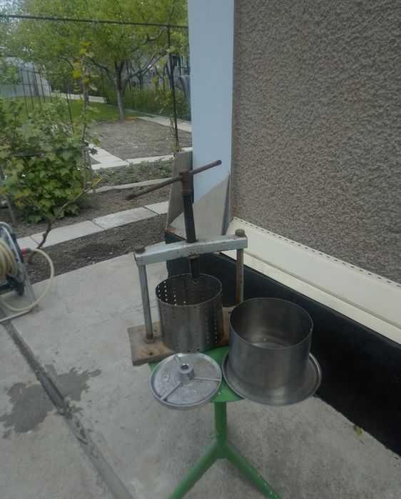 ручная соковыжималка для винограда