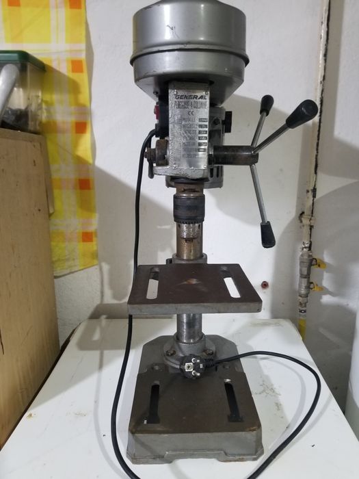 Masina de gaurit cu coloana General