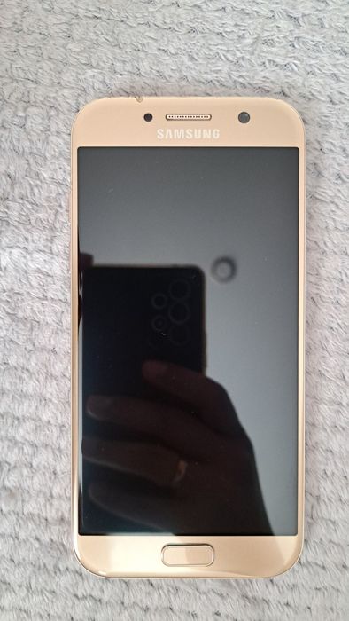 Самсунг А5 (2017 г.), Самсунг А40 (2020 г.)