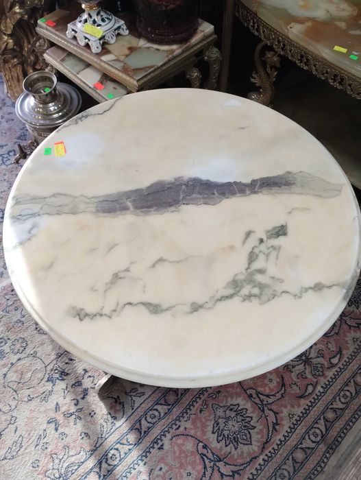 Кръгла холна маса- мрамор и бронз.